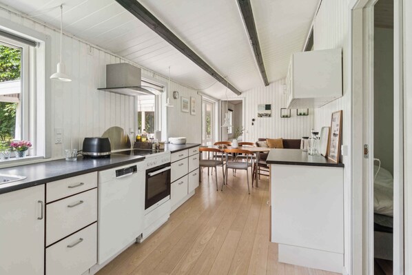 Kühlschrank, Ofen, Herdplatte, Geschirrspüler