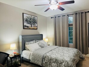 3 chambres, fer et planche à repasser, Wi-Fi, draps fournis
