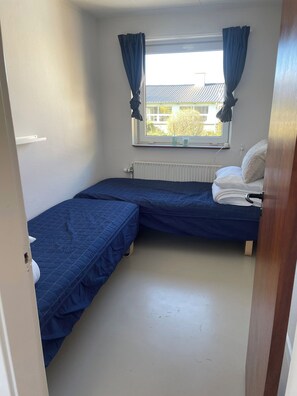 3 bedrooms, iron/ironing board, free WiFi - True summer charm by beach and dunes (Nexø)