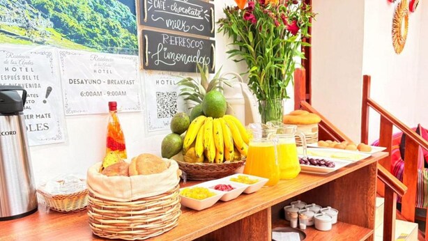 A breakfast buffet with a variety of fruits, pastries, and beverages. - Hotel Horizonte Cuzco (Cusco)