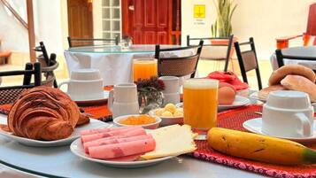 Free daily continental breakfast