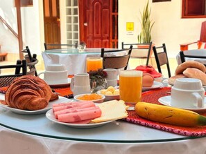 Dagelijks continentaal ontbijt inbegrepen
