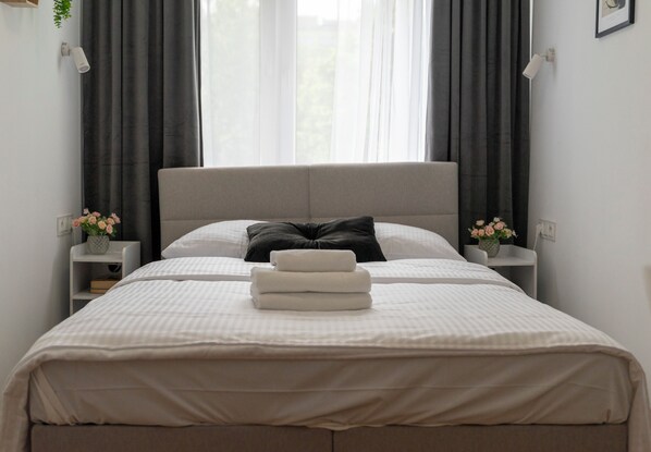 2 bedrooms, iron/ironing board, WiFi, bed sheets