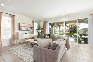 TV, video games, foosball - Unleash Your Dreams in a Magical Getaway, Orlando Villa 1000 (Orlando)