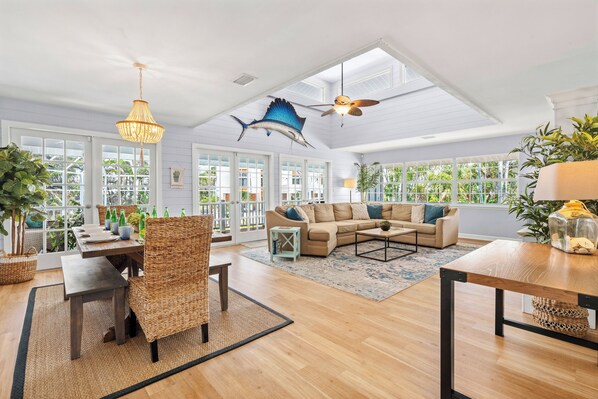 Smart-tv och ett bordtennisbord