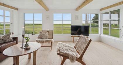 Cozy cottage with view of the Wadden Sea
