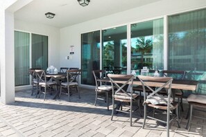 Outdoor dining - Embrace Adventure and Joy at Your Family Oasis, Orlando Villa 1000 (Orlando)