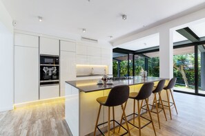 Microwave, oven, stovetop, dishwasher