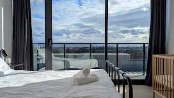 3 bedrooms, desk, free WiFi, bed sheets