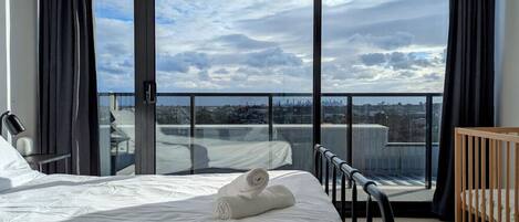 3 habitaciones, escritorio, wifi gratis y ropa de cama