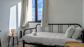 3 bedrooms, desk, free WiFi, bed sheets