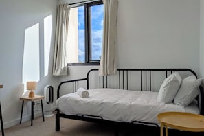 3 chambres, bureau, accès au Wi-Fi (inclus), literie fournie