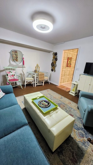 Smart TV - Cozy 1-bedroom apartment in safe Carthage neighborhood with WiFi (Carthage)