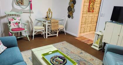 Cozy 1-bedroom apartment in safe Carthage neighborhood with WiFi