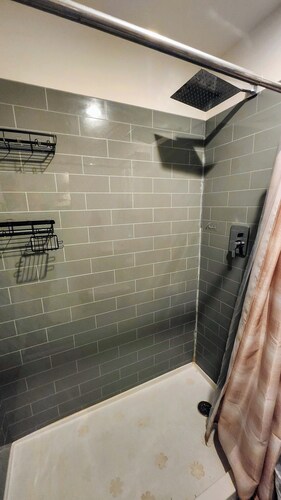 Cozy 1-bedroom apartment in safe Carthage neighborhood with WiFi