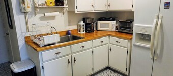 Cozy 1-bedroom apartment in safe Carthage neighborhood with WiFi
