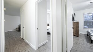 A bedroom with a bed, a dresser, and a window. - 3-bedroom house in delightful Dayton with WiFi, AC (Dayton)