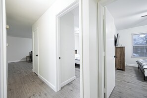 3 室のベッドルーム、アイロン / アイロン台、WiFi、ベッドシーツ