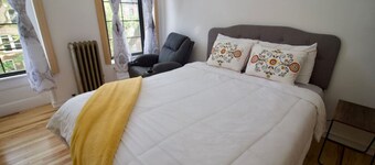 The Barton – Cozy Renovated Home in Brooklyn (3B)