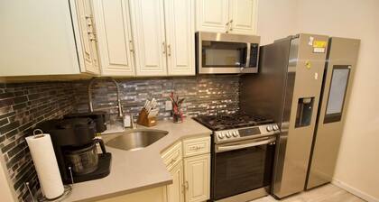 The Barton – Cozy Renovated Home in Brooklyn (3B)