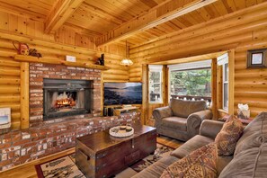 Smart TV y chimenea 