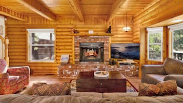 Een smart-tv en een open haard