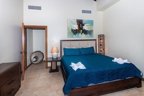 3 bedrooms, free WiFi, bed sheets, wheelchair access