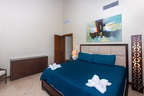 3 bedrooms, free WiFi, bed sheets, wheelchair access