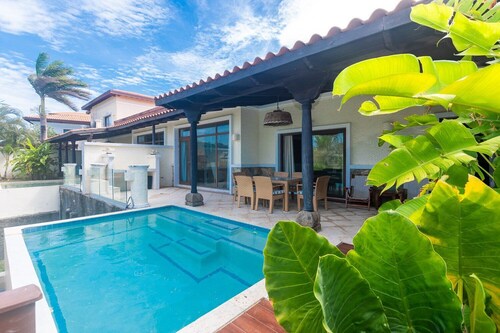 Pristine Bay 1002, golf, pool and views