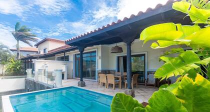 Pristine Bay 1002, golf, pool and views