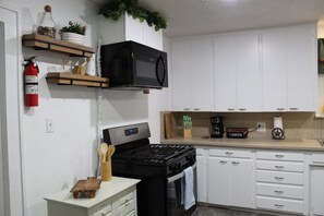 Private kitchen - RODRIGUEZ RANCH (Oklahoma City)