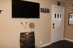 Interior - RODRIGUEZ RANCH (Oklahoma City)