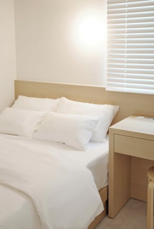 Espacio para trabajar con laptop y wifi gratis