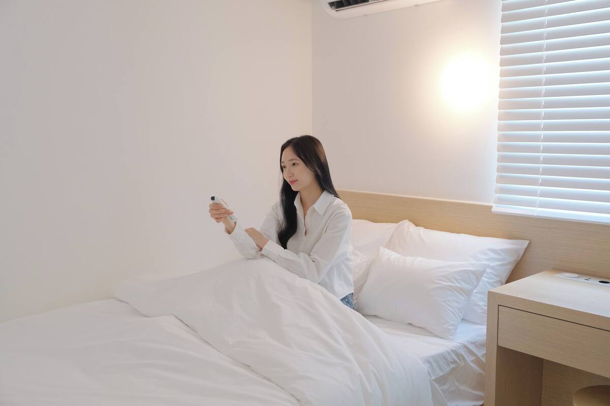 Escritorio, wifi gratis y ropa de cama 