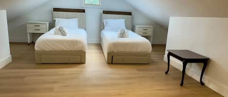 5 bedrooms, iron/ironing board, WiFi, bed sheets