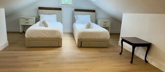 Stylish Getaway by Cayuga Lake, Pool, Jacuzzi, Sauna, Game Room & More