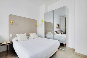 House | 1 bedroom, laptop workspace, iron/ironing board, bed sheets