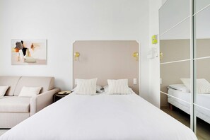 House | 1 bedroom, laptop workspace, iron/ironing board, bed sheets