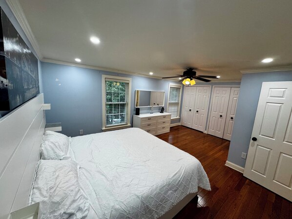 3 bedrooms, desk, iron/ironing board, free WiFi