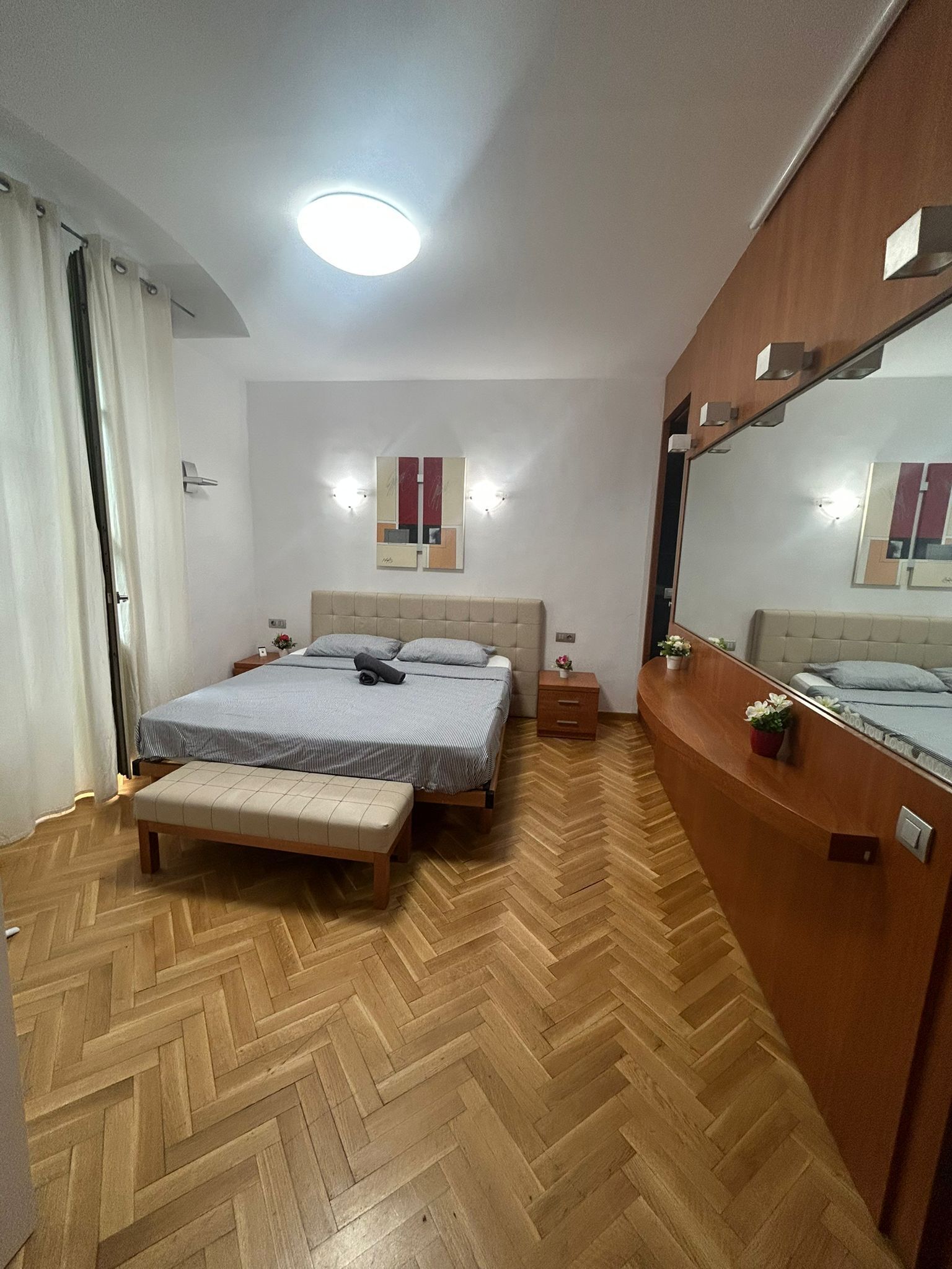 1 slaapkamer, een strijkplank/strijkijzer, gratis wifi, beddengoed