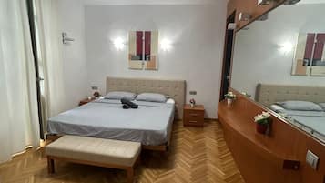 1 dormitorio, tabla de planchar con plancha, wifi gratis y ropa de cama