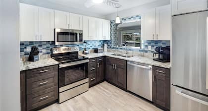 New! Dog Friendly w/Pool, Hot tub, & Boat Rental