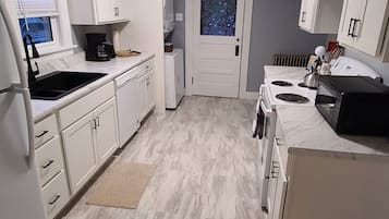 Microwave, oven, stovetop, dishwasher