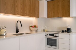 Kühlschrank, Ofen, Herdplatte, Geschirrspüler