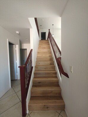 Interior - Spacious 4-bedroom house in Phoenix with WiFi, AC 2 story (Phoenix)