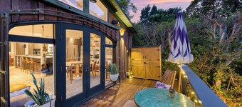 Chic LA Hideaway w/ Soaking Tub, Firepit Lounge & Tranquil Backyard