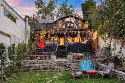 Chic LA Hideaway w/ Soaking Tub, Firepit Lounge & Tranquil Backyard