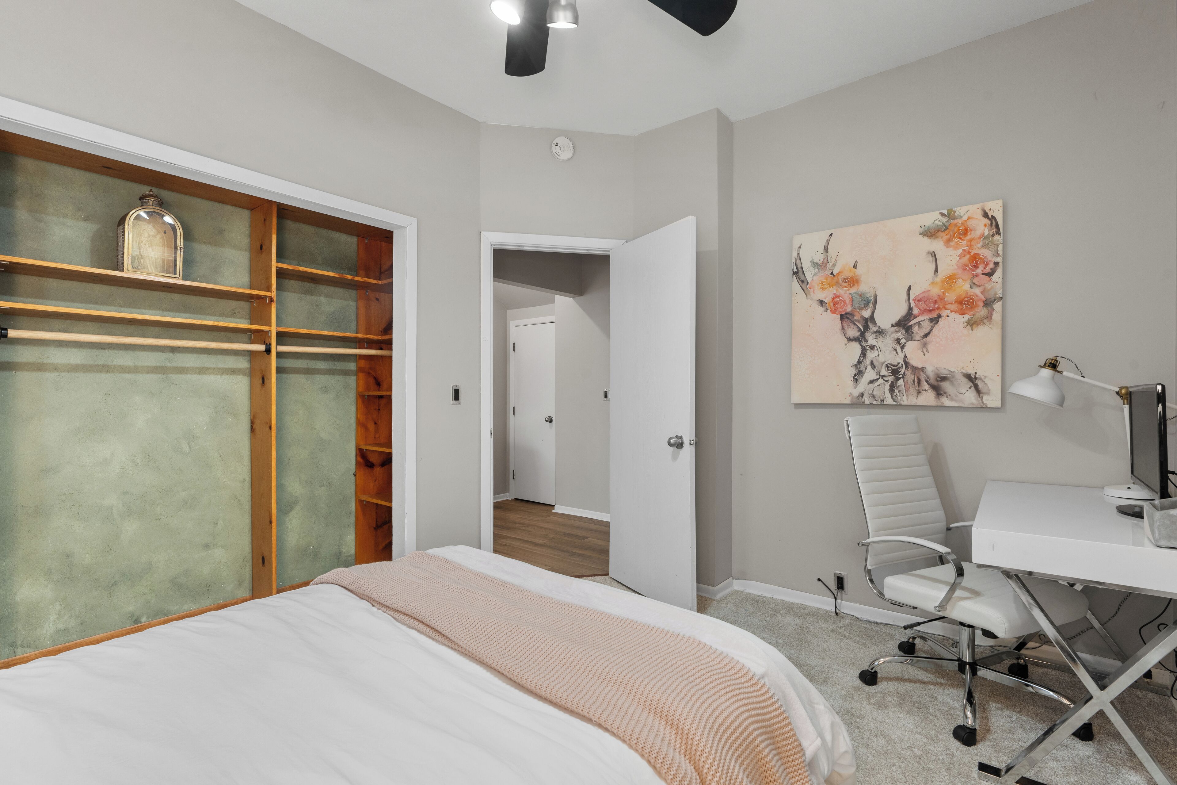 2 habitaciones, tabla de planchar con plancha, wifi y ropa de cama 