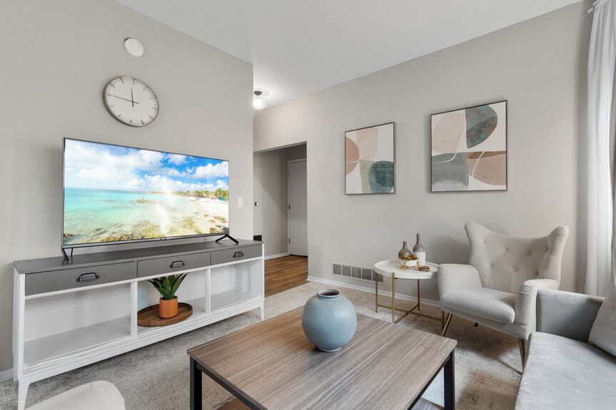 Eat Street Oasis With A Luxury Patio & Fiber Internet - Bloomington, MN
