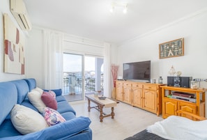 Living room - Modern Apartment With Canal Views and Pool (Castello d'Empuries)